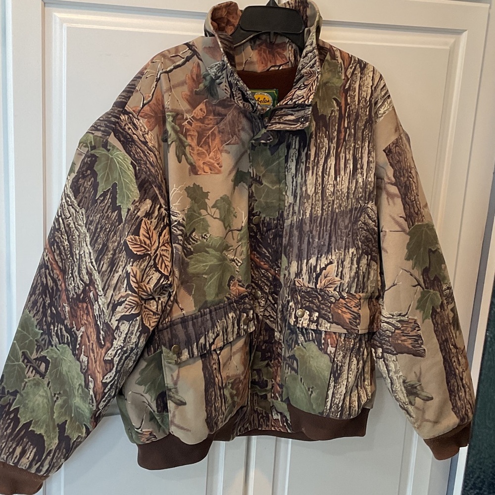 Cabela’s insulated hunting coat and pants set.